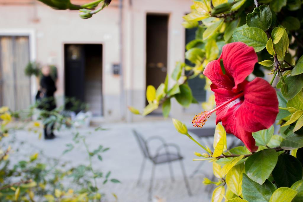 Appartamento Lilla Dei Buoni E Cattivi Cagliari Habitación foto