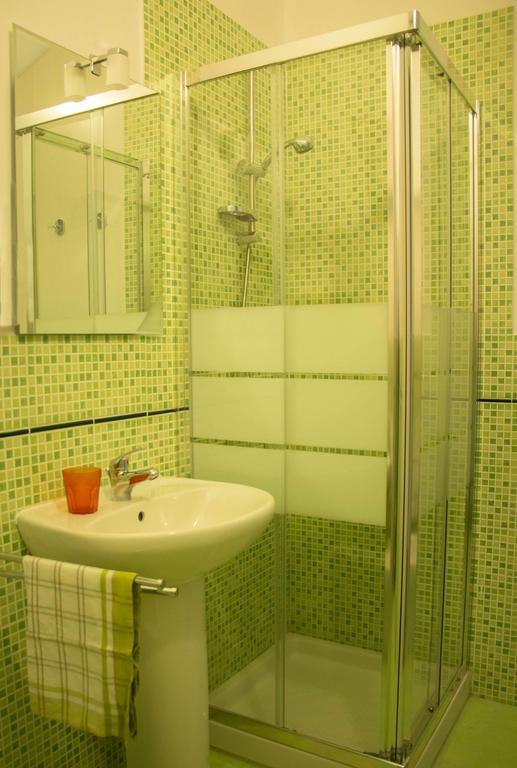 Appartamento Lilla Dei Buoni E Cattivi Cagliari Habitación foto